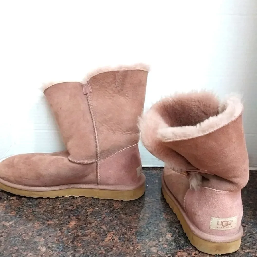 UGG Brown Winter Boots with Suede Exterior...Size 8